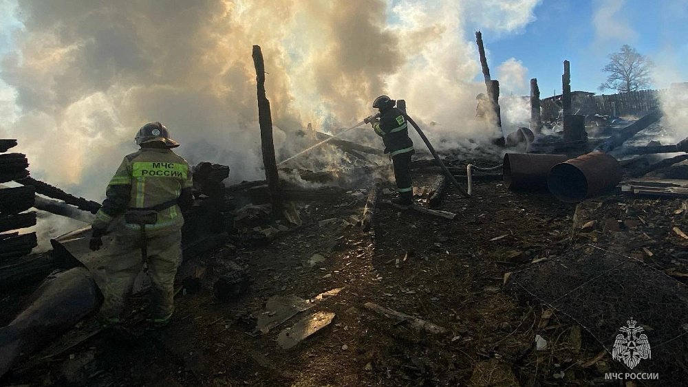 Пожилая женщина погибла при пожаре в частном доме в Усть-Катаве