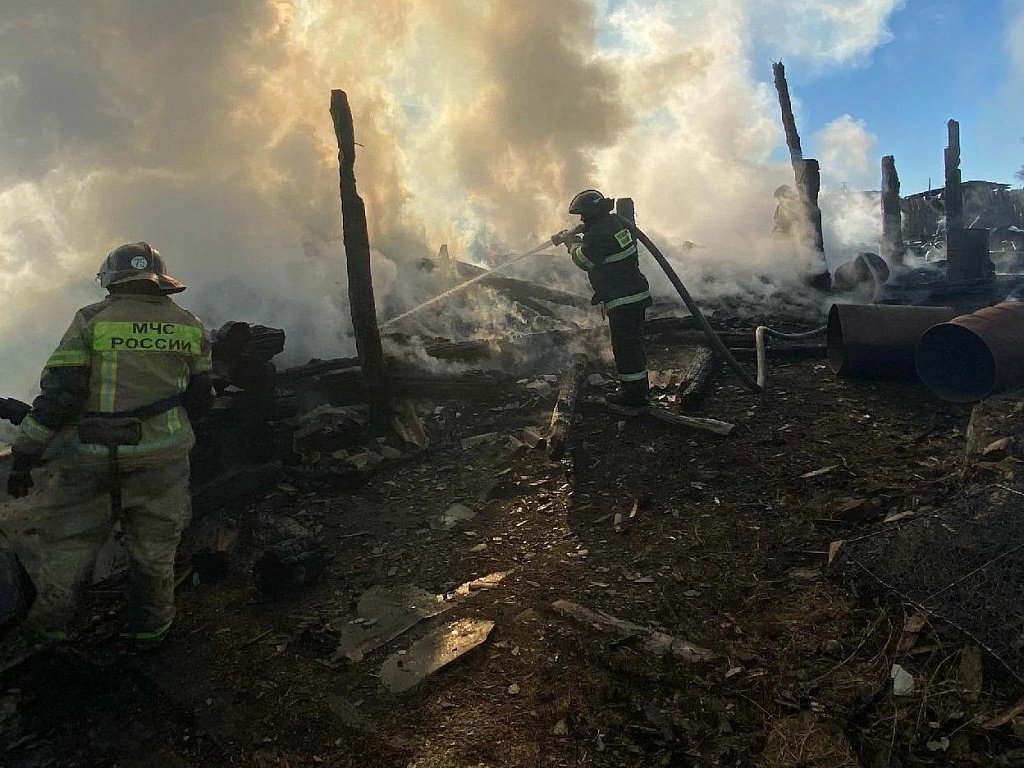 Пожилая женщина погибла при пожаре в частном доме в Усть-Катаве