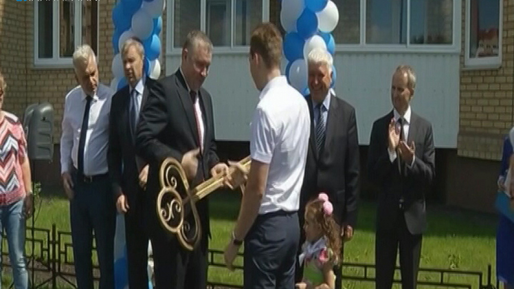 216 семей металлургов получили ключи от новых квартир