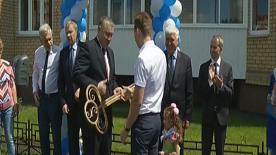 216 семей металлургов получили ключи от новых квартир