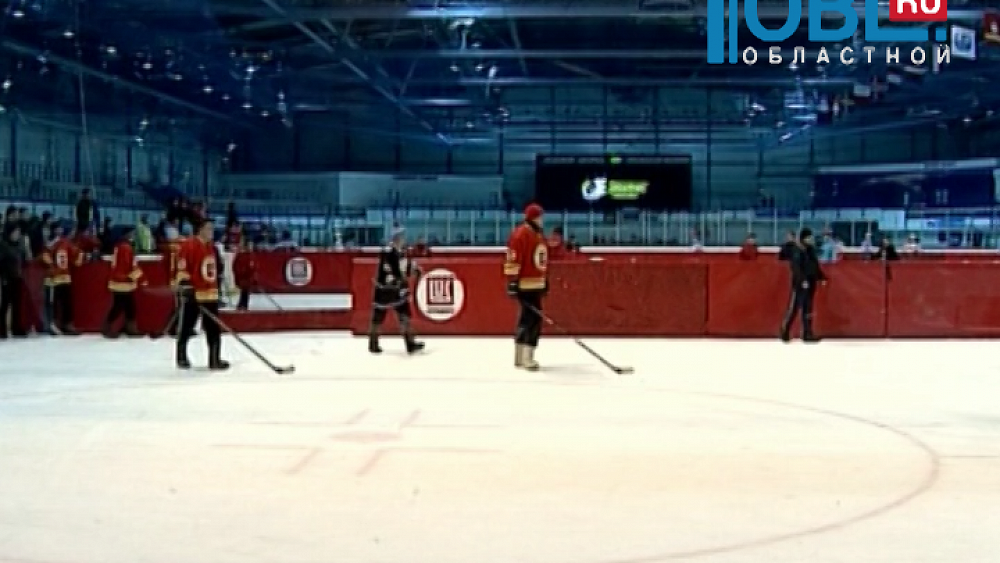 Депутаты ЗСО провели открытый турнир по хоккею на валенках 