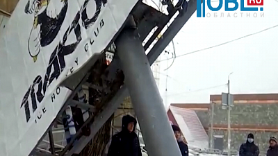 В Ленинском районе рухнула рекламная конструкция