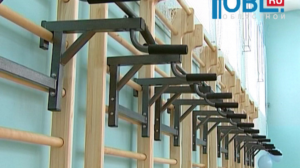 В селе Демарино впервые за полвека сделали капитальный ремонт в школьном спортзале 