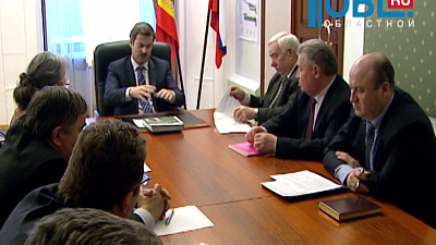 Челябинцы предлагают увековечить имя первого всенародно избранного губернатора Петра Сумина. 