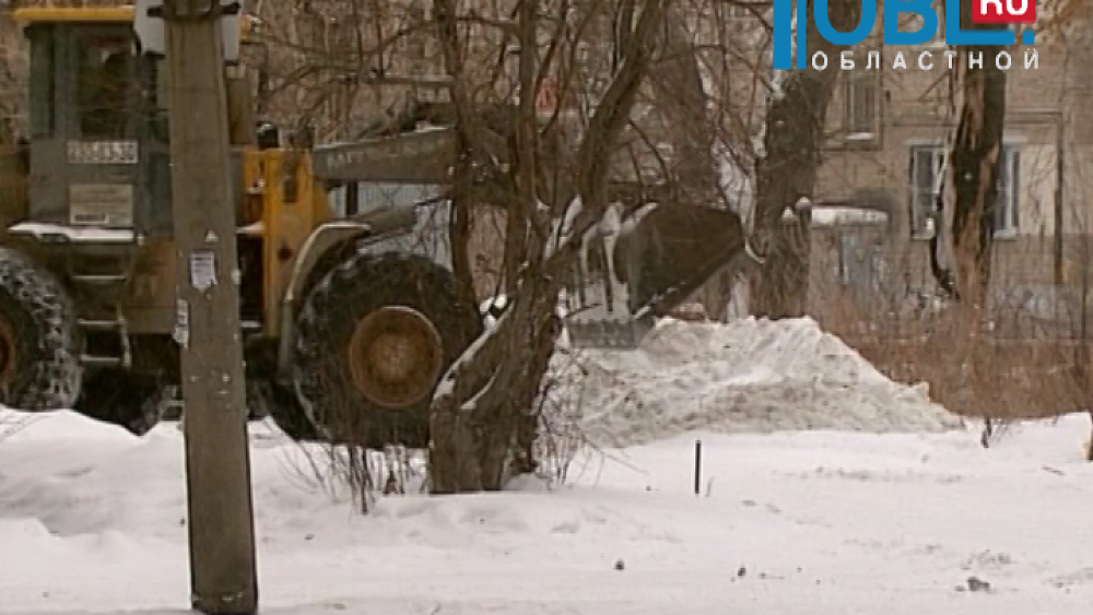 Власти Челябинска хотят навести порядок во дворах и на межквартальных дорогах