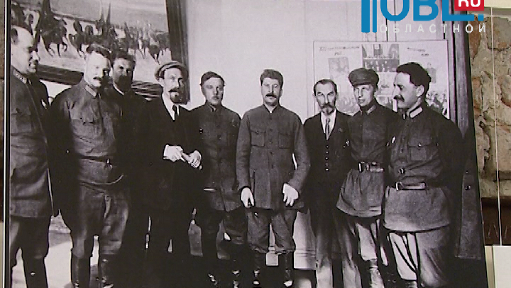 Открылась выставка фальшивых фотографий сталинской эпохи