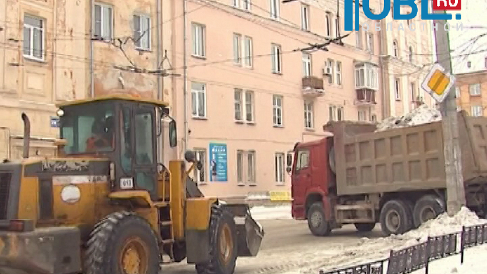 Убирать дороги в Челябинске стали лучше, но по-прежнему не идеально 