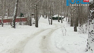 Водители проложили дорогу через кладбище, чтобы объезжать пробки