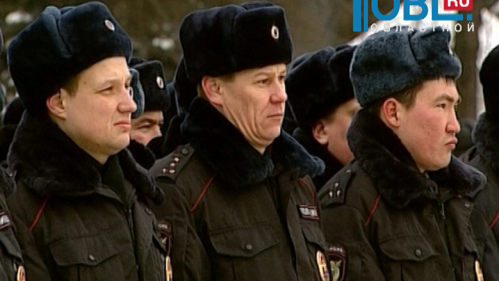 Участковым полиции вручили ключи от квартир и служебный транспорт