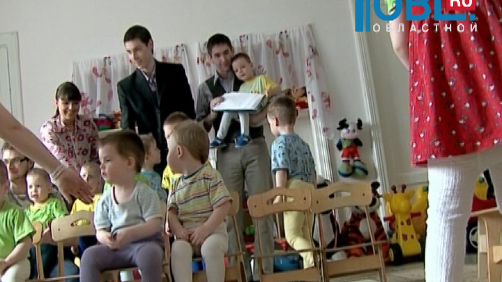 Правительство поддержит усыновителей детей старше 10 летей, детей-инвалидов и братьев и сестер