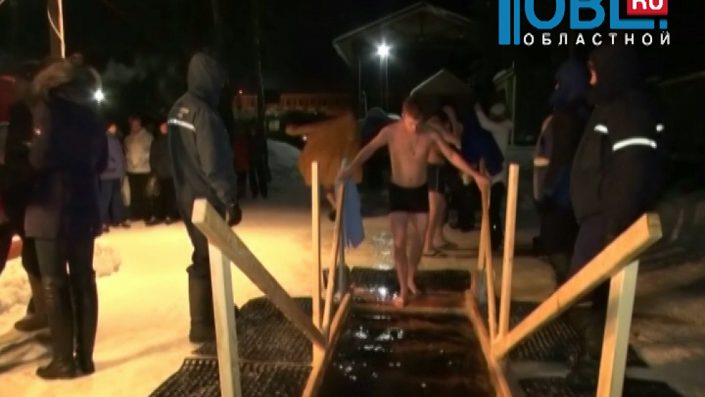 Больше 20 тысяч южноуральцев окунулись в крещенские купели