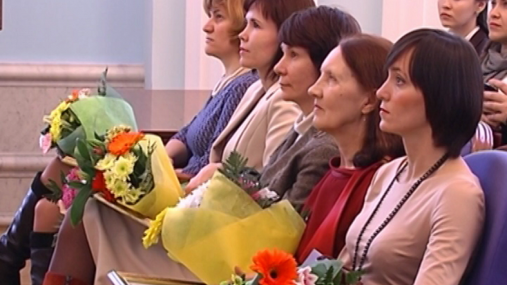 С профессиональным праздником южноуральских журналистов сегодня поздравил губернатор