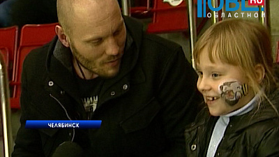 Игрок «Трактора» поздравил с Новым годом обладателей счастливых мест в арене