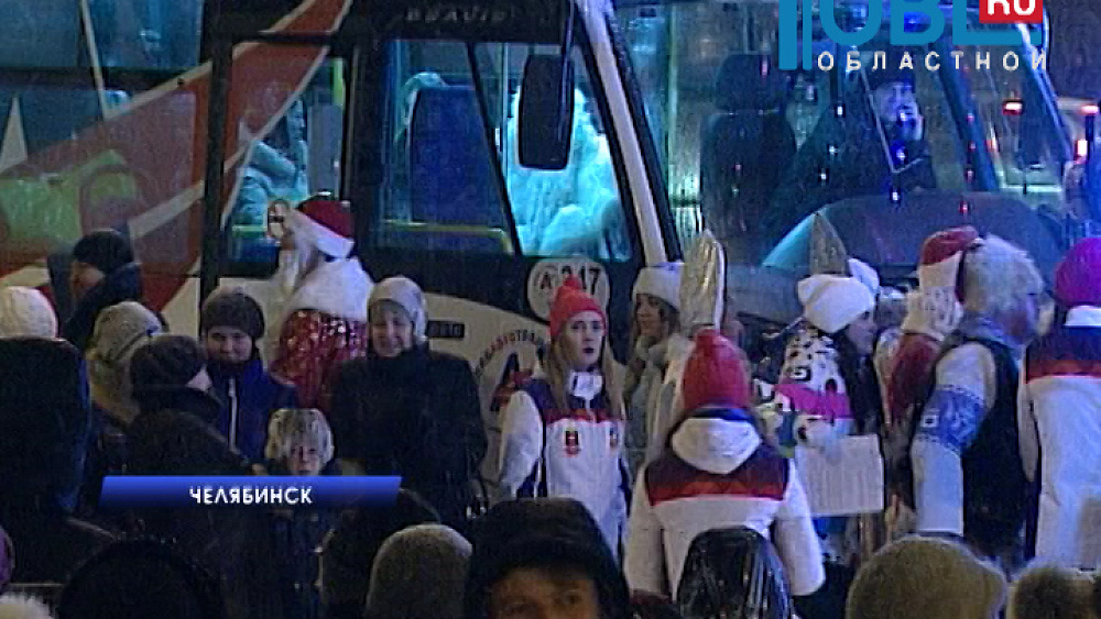 Новогодний автобус доставил в ледяной городок финалистов конкурса "Дед Мороз и Снегурочка Южного Урала"