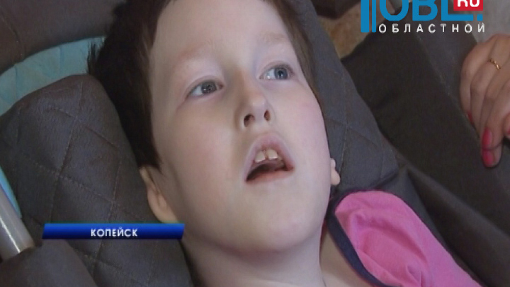 Десятилетней Карине для поддержания жизни требуется виброжилет