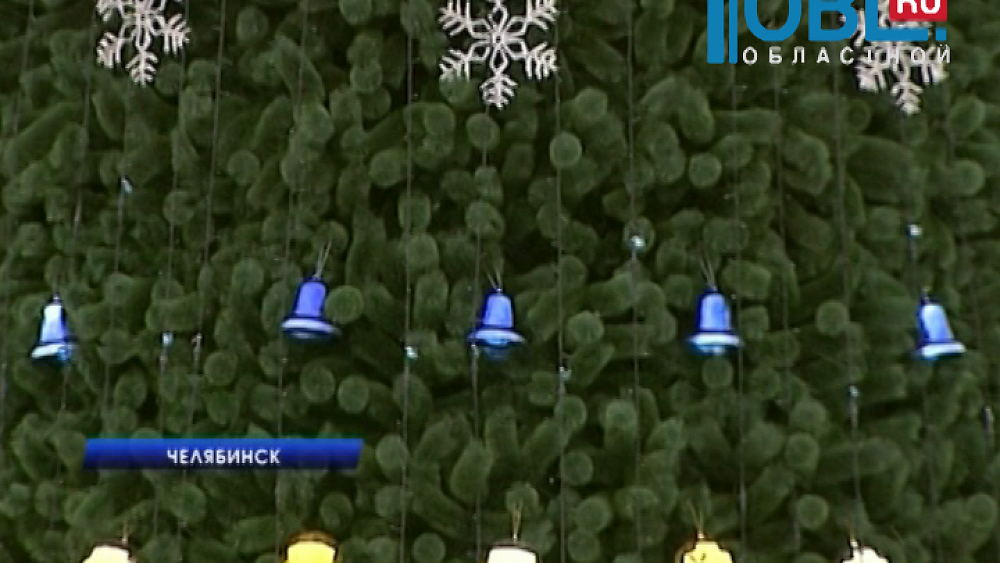 На площади Революции возводят ледяную стену Челябинской крепости