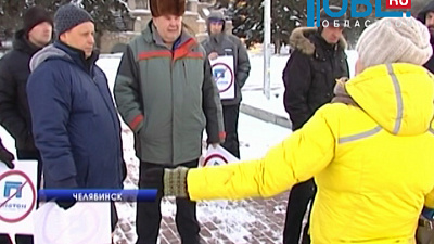 Более двухсот водителей фур с плакатами собрались на Алом Поле