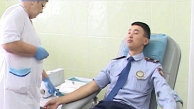 Костанайские полицейские сдали кровь для пострадавших коллег в Алмате