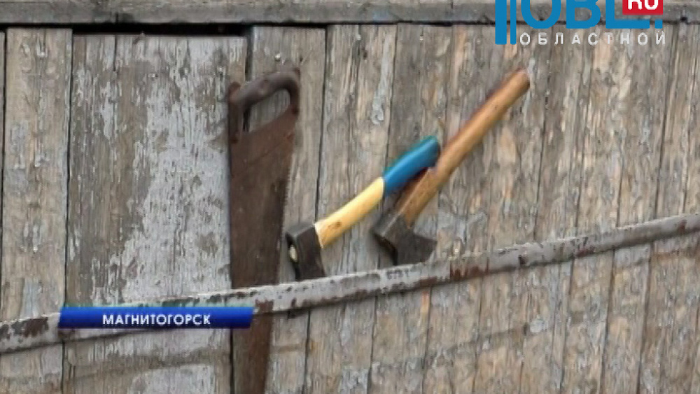 Житель города своими силами восстанавливает хоккейную площадку