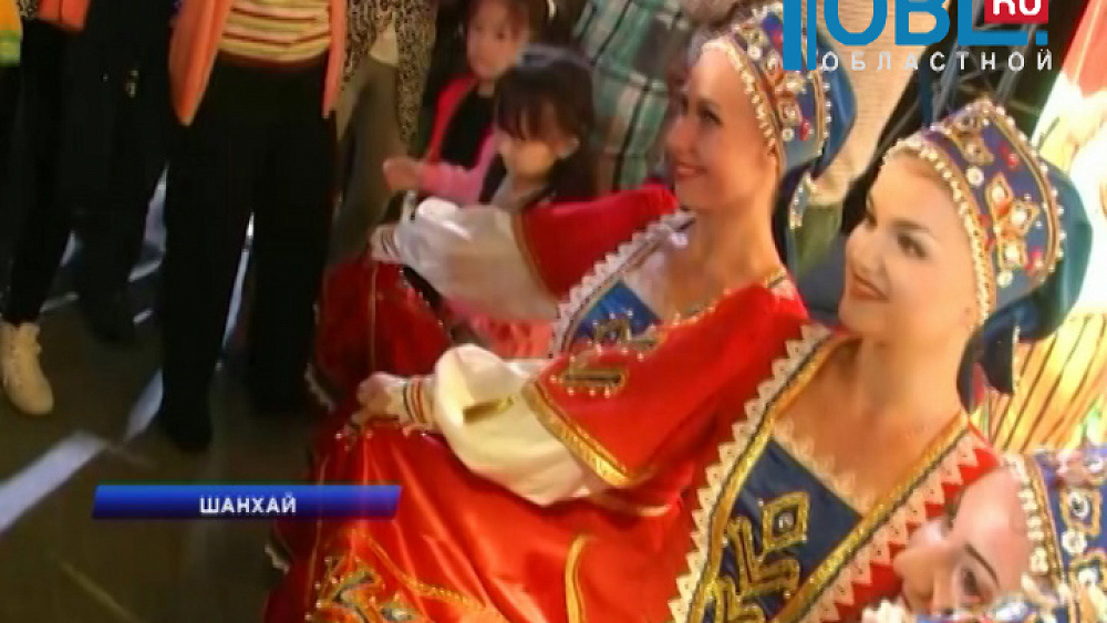 Ансамбль танца "Урал" выступает на Шанхайском международном фестивале искусств