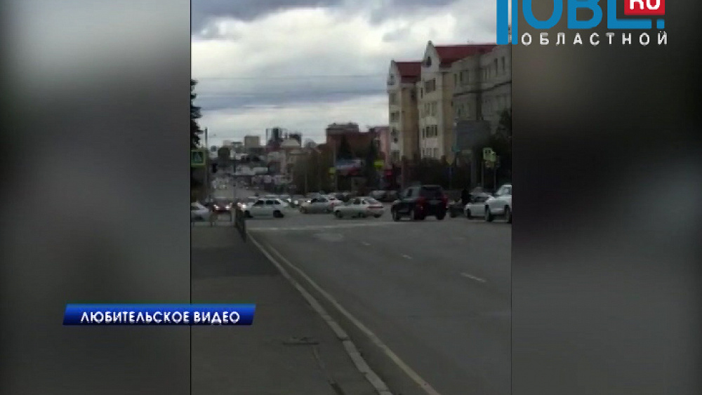 Участники свадебного кортежа устроили стрельбу в центре Челябинска