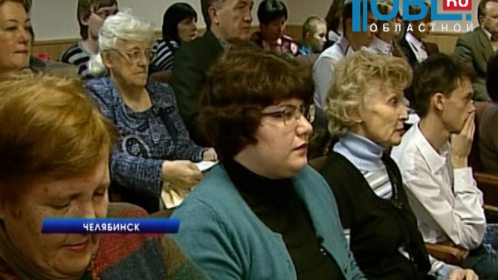 Родственники героев книги комиксов "Непобедимые" получили свои экземпляры