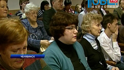 Родственники героев книги комиксов "Непобедимые" получили свои экземпляры