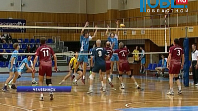 Ветераны волейбола и школьники провели товарищеский матч