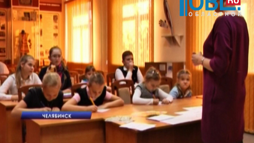 Южноуральцы смогут бесплатно отправить открытки учителям на профессиональный праздник