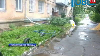 Из-за обрыва проводов в грозу в ста квартирах сгорела вся техника