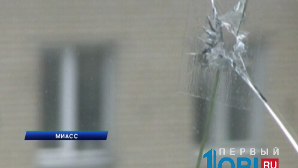 Неизвестные полгода обстреливают окна пенсионерки