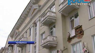 В центре Челябинска рухнул балкон жилого дома