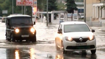 В результате дождя затопило дороги в Челябинске и Копейске