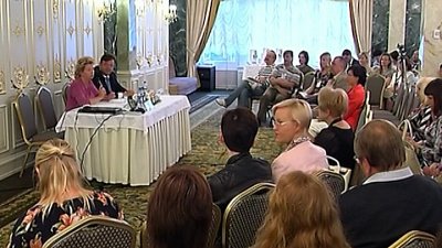 Елена Ямпольская встретилась с участниками фестиваля СМИ