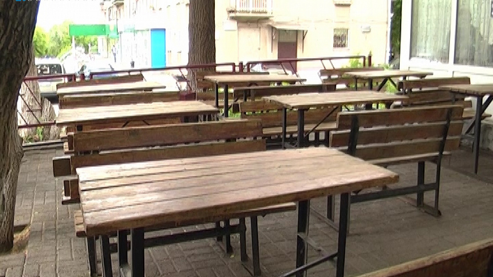 Зоозащитки требуют наказать тех, кто спаивает птицу