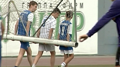 На восьмилетнего мальчика рухнули футбольные ворота, ребенок в реанимации