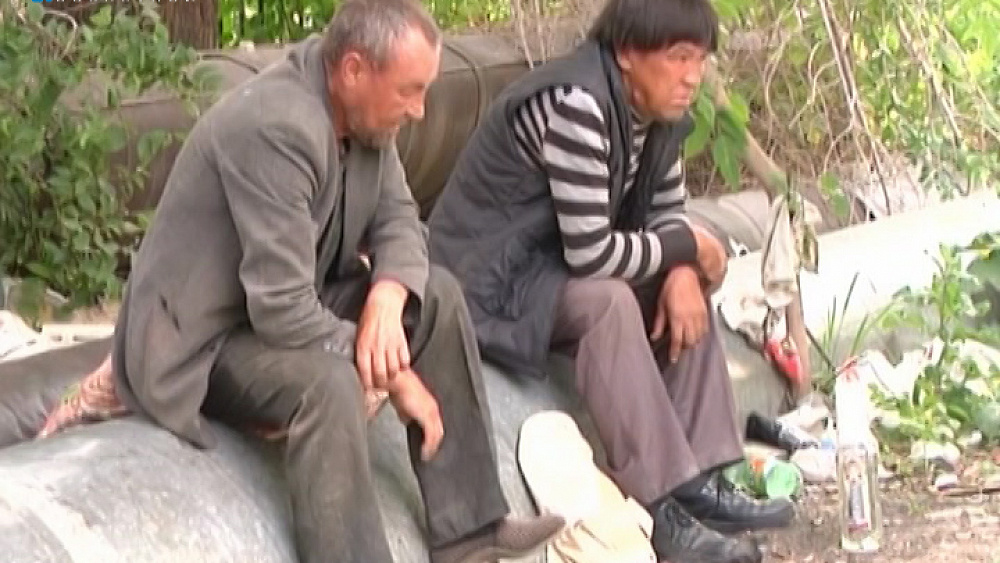 Бездомные поселились возле детского сада