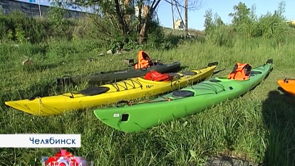 В городе становится модным новый вид досуга - водные прогулки на каяках.