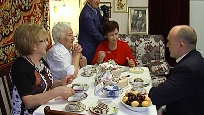 Борис Дубровский поздравил челябинку со 100-летием