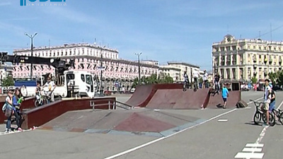 Челябинский скейт-парк начал работать на площади Революции 