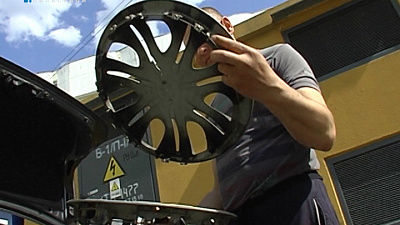 Пациенты обвиняют медсестру в порче автомобилей