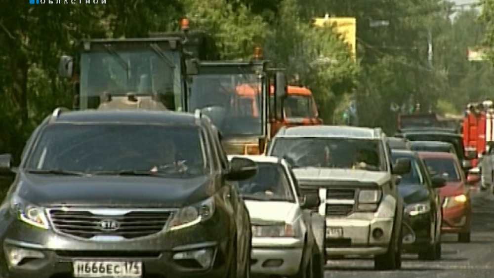 Дорожники просят объезжать участки, где идет ремонт покрытия