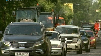 Дорожники просят объезжать участки, где идет ремонт покрытия