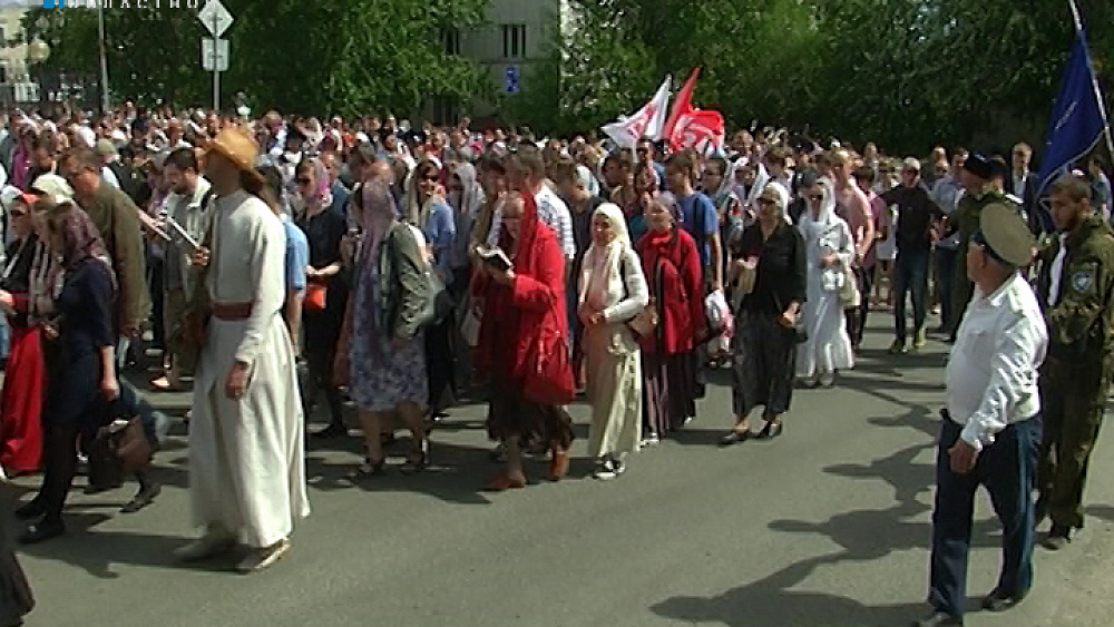 Православные прошли крестным ходом в память о Кирилле и Мефодии