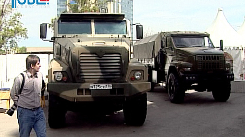 Борису Дубровскому показали новые разработки в сфере электронного управления оборонными предприятиями