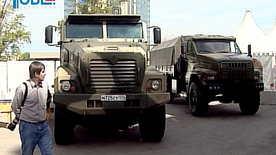 Борису Дубровскому показали новые разработки в сфере электронного управления оборонными предприятиями