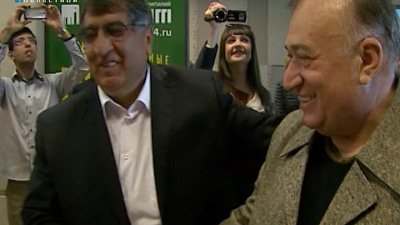 В Челябинск прилетел легендарный советский пловец Шаварш Карапетян