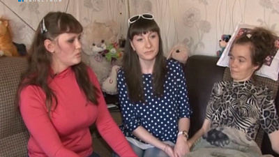 Подруги 25-летней медсестры собирают деньги на ее лечение