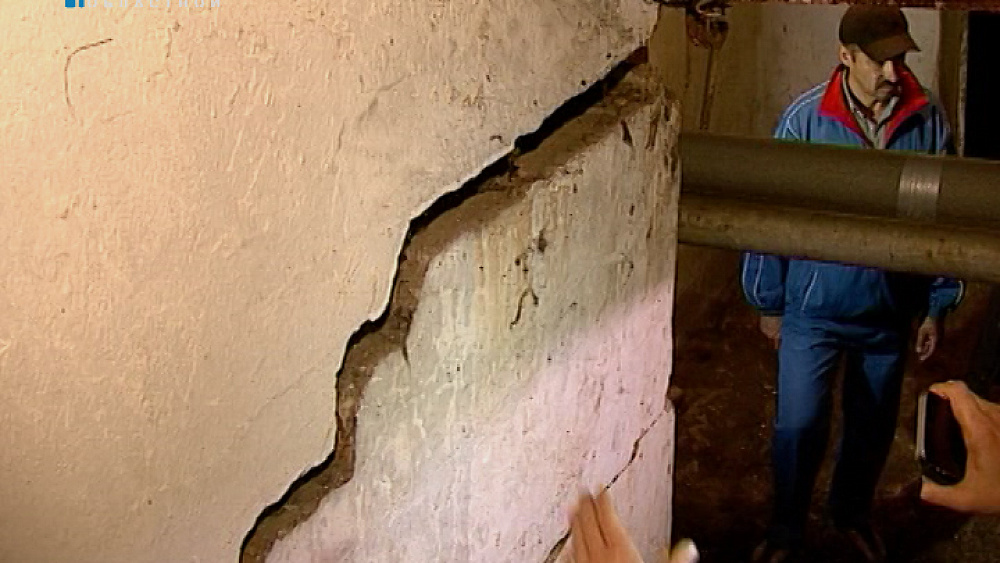 Жители пожаловались депутату Государственной Думы на некачественный капитальный ремонт дома