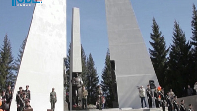 В акции "Бессмертный полк" принял участие депутат Госдумы Олег Колесников 